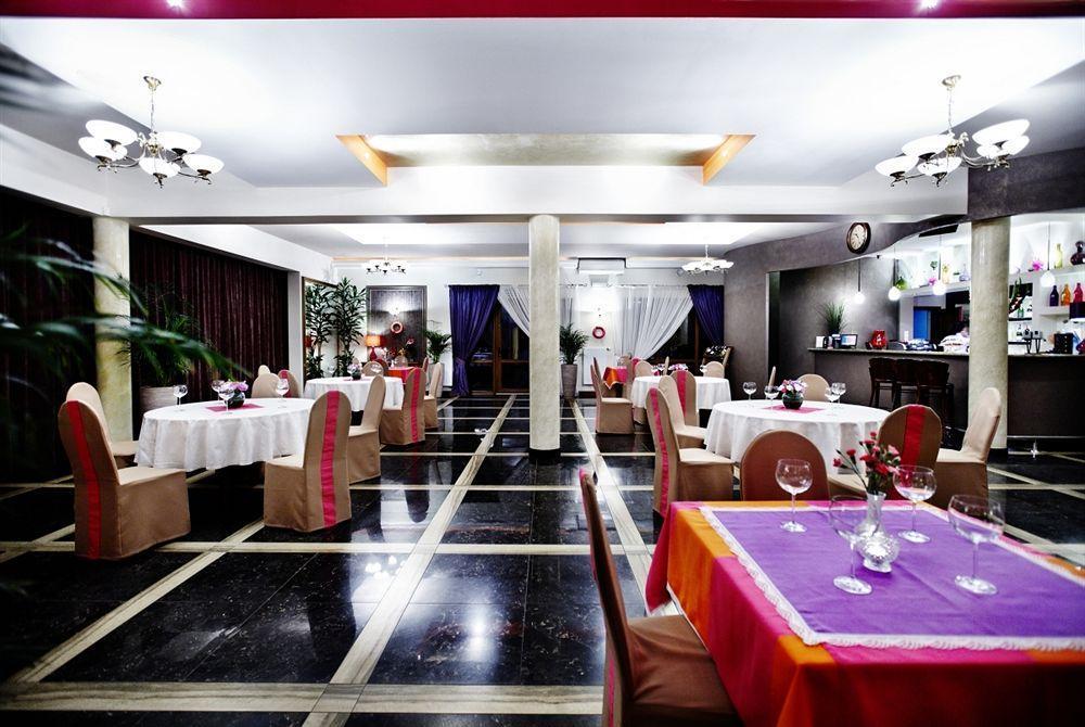 Hotel Lesny Dwor Radom Exteriér fotografie