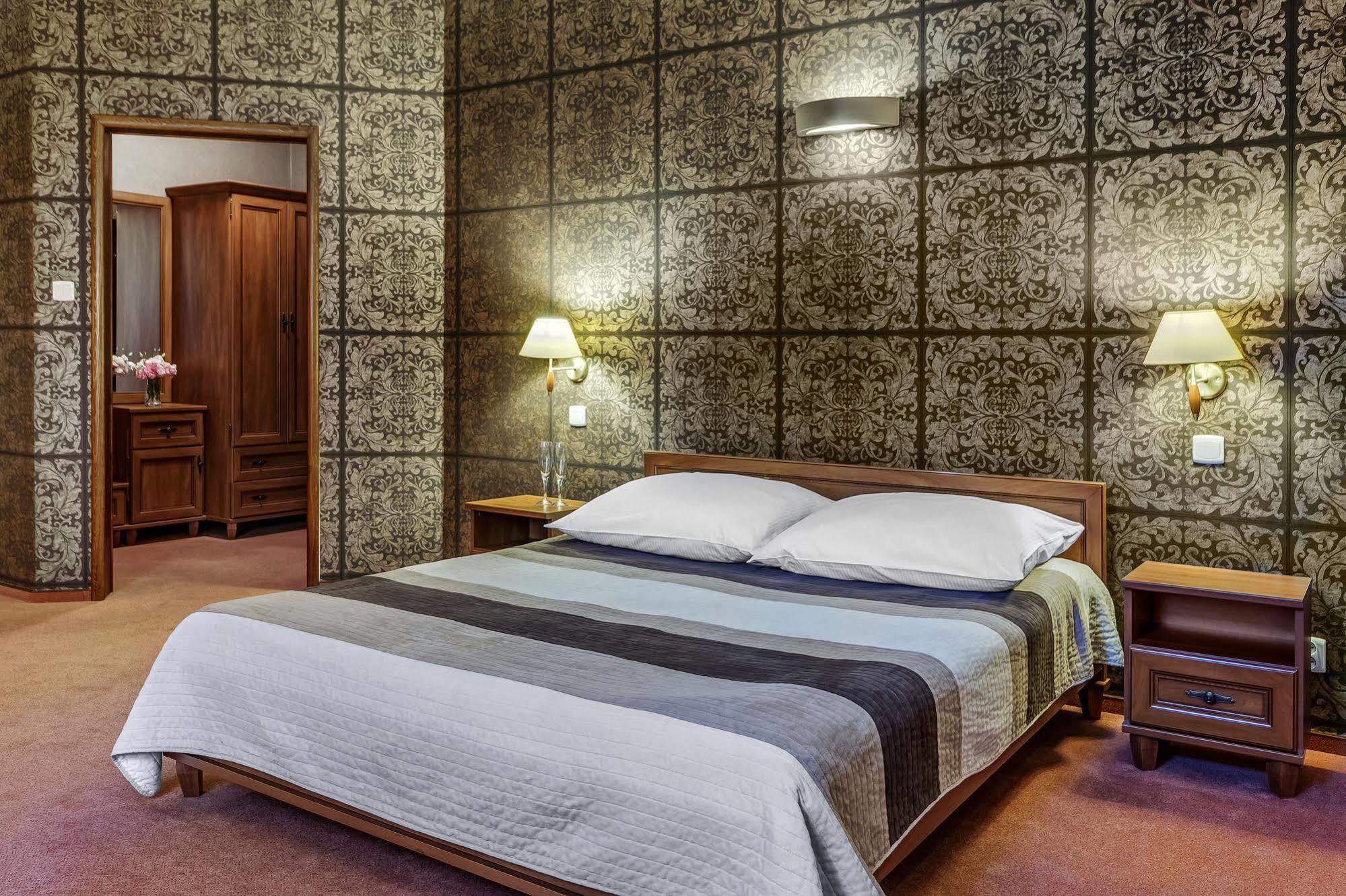 Hotel Lesny Dwor Radom Exteriér fotografie